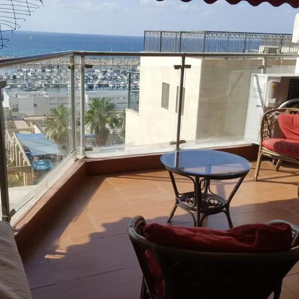 Pearl by the Sea, Living room and one bedroom, hotel in Ashkelon