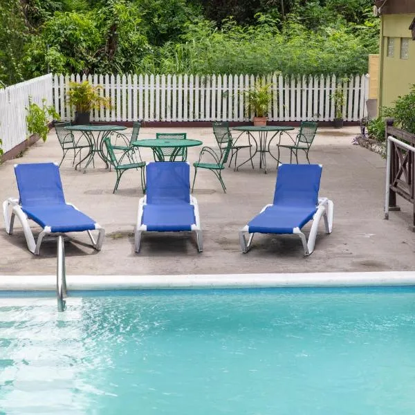 Pineapple Court Hotel, hotel v destinaci Ocho Rios