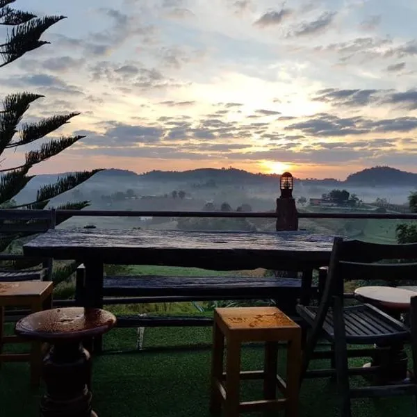 บ้านไม้สายหมอกเขาค้อ โฮมสเตย์ Bann Mai Sai Mhog Khao Kho Homestay, hotel v destinaci Khao Kho