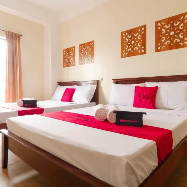 RedDoorz Plus near Johnson and Johnson Paranaque, hotel v destinaci Manila