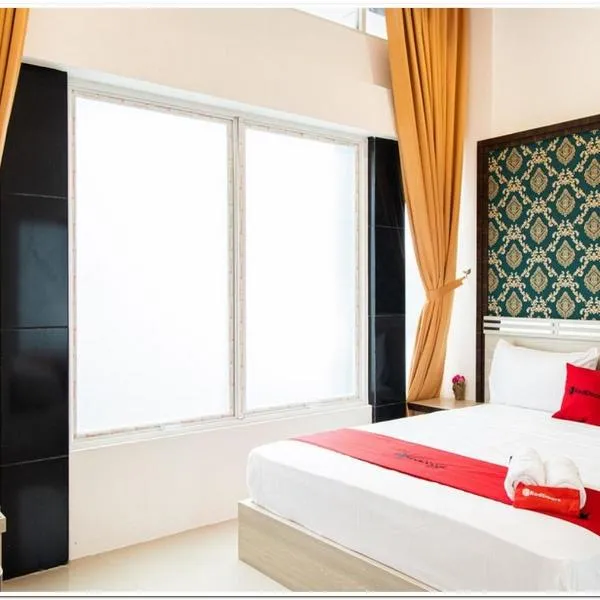 RedDoorz Plus @ Centrium Katamso Medan, hotel a Medan