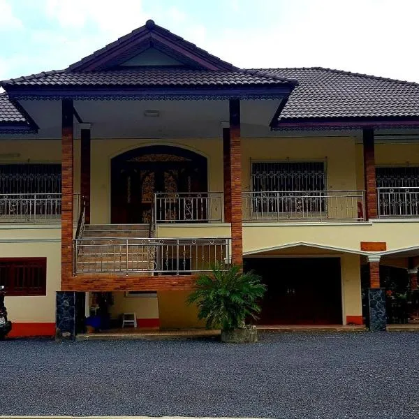 Khwahol Guesthouse, hotel em Don Sak