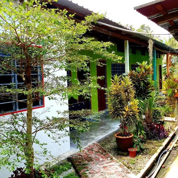 Tony’s Guesthouse at Teluk Bahang, hotel in Batu Ferringhi