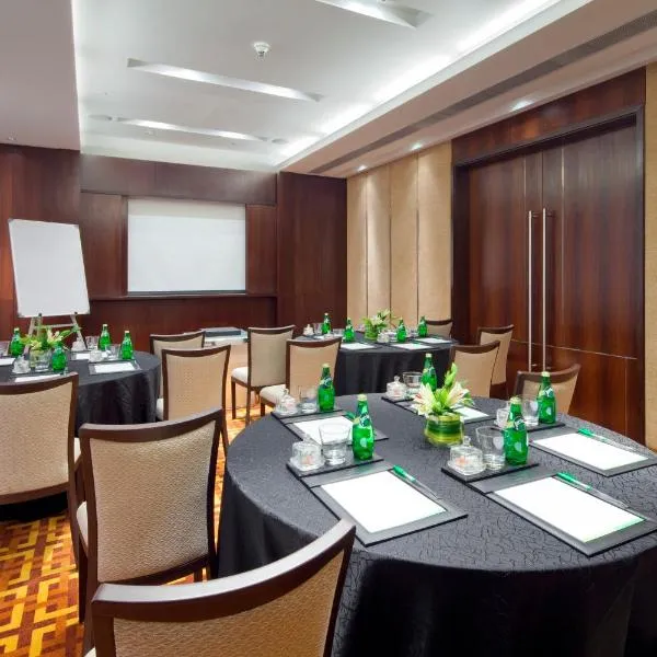 Holiday Inn Mumbai International Airport by IHG, hotel v Bombaji