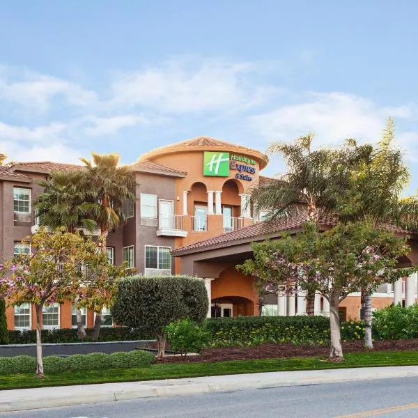 Holiday Inn Express & Suites Corona, an IHG Hotel，諾科的飯店