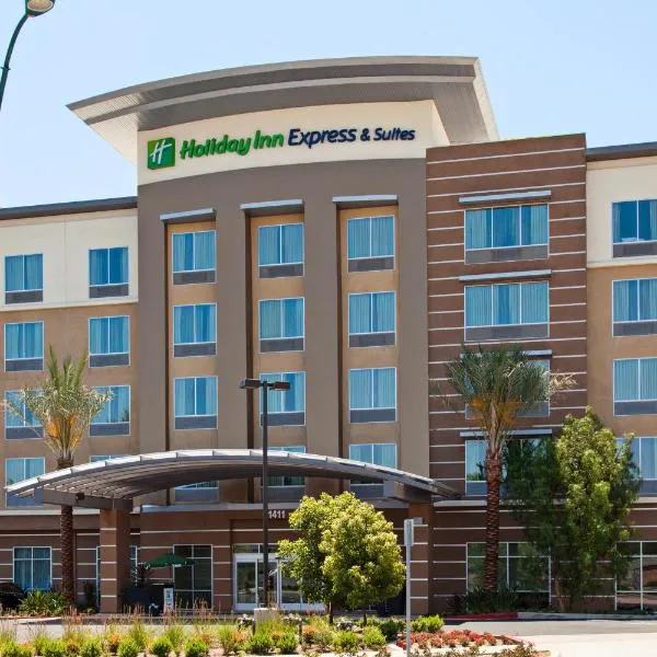 Holiday Inn Express & Suites Anaheim Resort Area, an IHG Hotel โรงแรมในการ์เดนกรูฟ