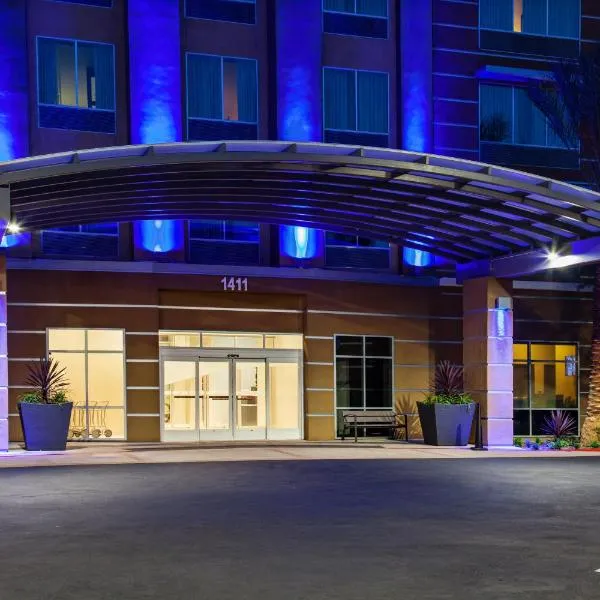 Holiday Inn Express & Suites Anaheim Resort Area by IHG, hótel í Anaheim