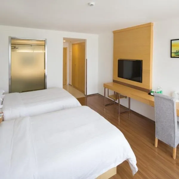 GreenTree Inn Yancheng National Fitness Center Express Hotel, хотел в Йенчън