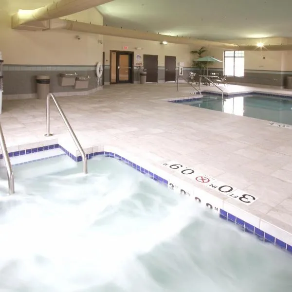 Holiday Inn Express & Suites Madison-Verona by IHG, hotel em Verona