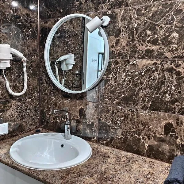 Loft возле парка, стадиона и озера, hotel sa Ivano-Frankivsk