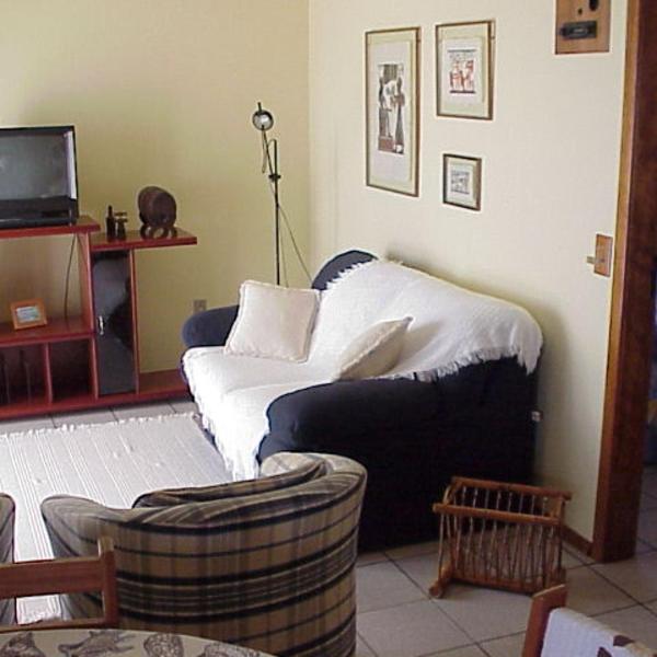 Comodidade e segurança na beira da praia! Suítes e apartamentos numa localização privilegiada entre as prais Nereidas e da Barrinha. Diárias e pacotes diferenciados, todas unidades com ar condicionado e estacionamento fechado. - Foto 5