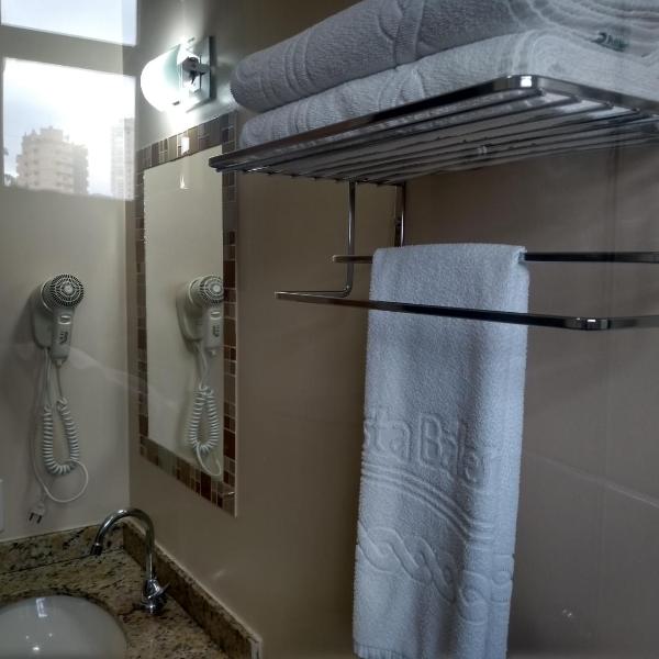 Hotel Costa Balena, Conforto e Piscina aquecida e coberta a 100m da Praia da Enseada - Foto 3