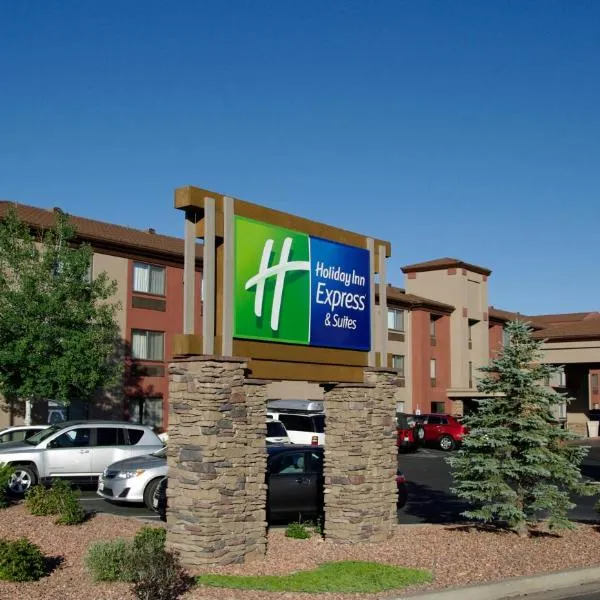 Holiday Inn Express & Suites Grand Canyon by IHG、タサヤンのホテル