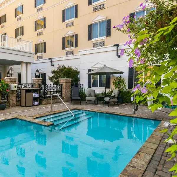 Candlewood Suites Mobile-Downtown by IHG، فندق في موبايل
