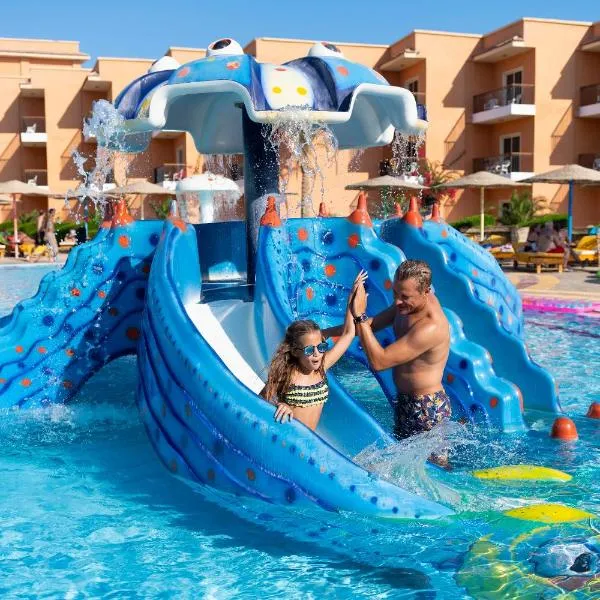 Three Corners Sunny Beach Resort, hotelli kohteessa El Gouna