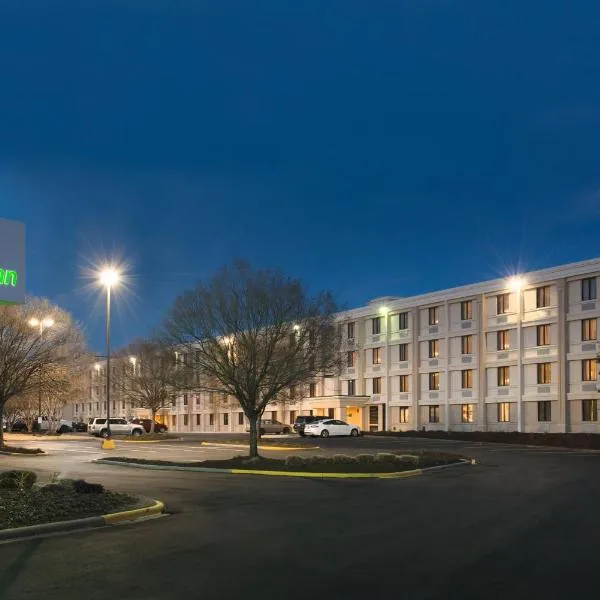Holiday Inn Charlotte Airport, an IHG Hotel, hotel in Mount Holly