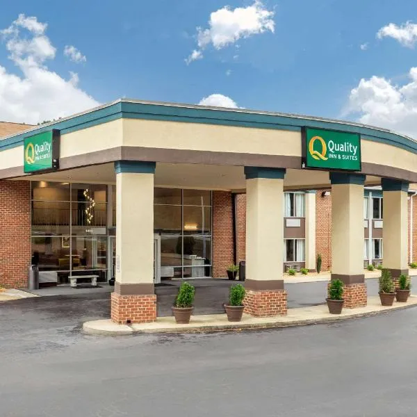 Quality Inn & Suites Apex-Holly Springs, hotel en Green Level