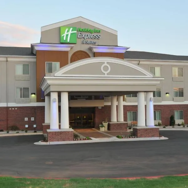 Holiday Inn Express & Suites Clinton, an IHG Hotel, מלון בקלינטון