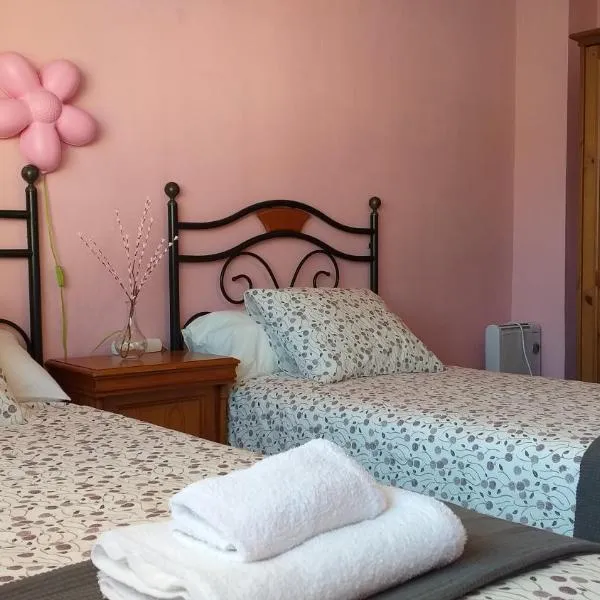 C&B LOLA - Habitacion privada - Aire acondicionado - Baños compartidos, готель у місті Пуерто-Реаль