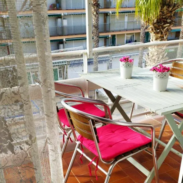 ENCANTADOR apartamento frente a la playa de Bara, hotel en Roda de Bará