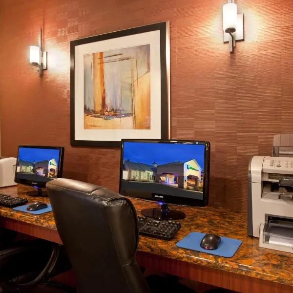 Holiday Inn Express Hotel & Suites Pittsburgh Airport by IHG, hotel v destinaci Robinson Township