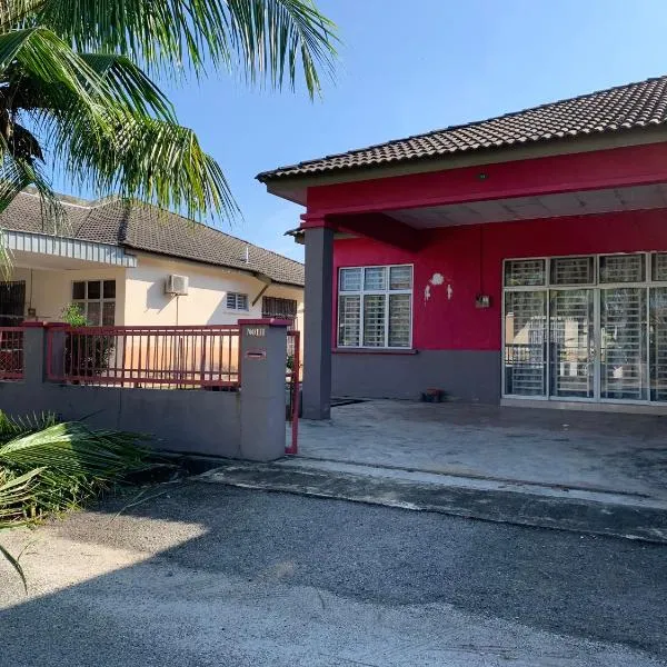 Pak Lang Homestay, hotel in Kampung Gurun