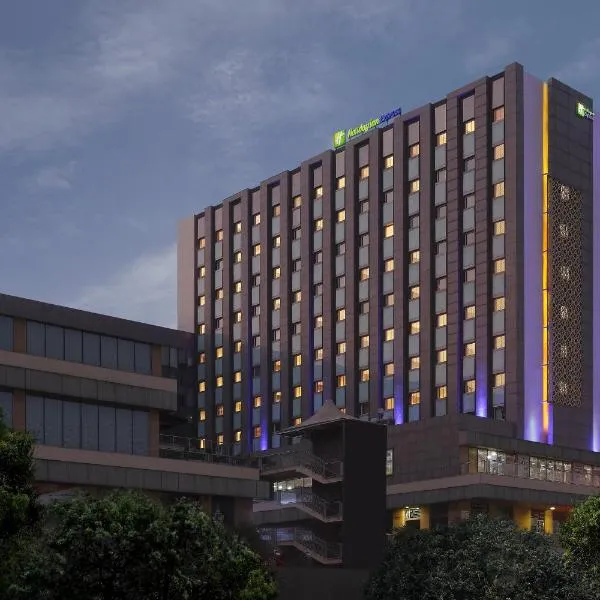 Holiday Inn Express Gurugram Sector 50, an IHG Hotel โรงแรมในคูร์เคาน์