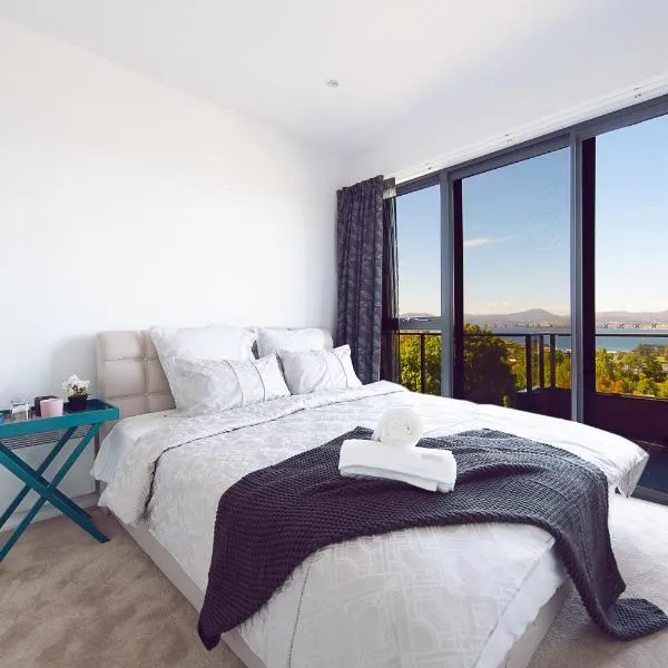 Nature & Relax House, Panoramic sea view, Free parking40, hotel di Hobart