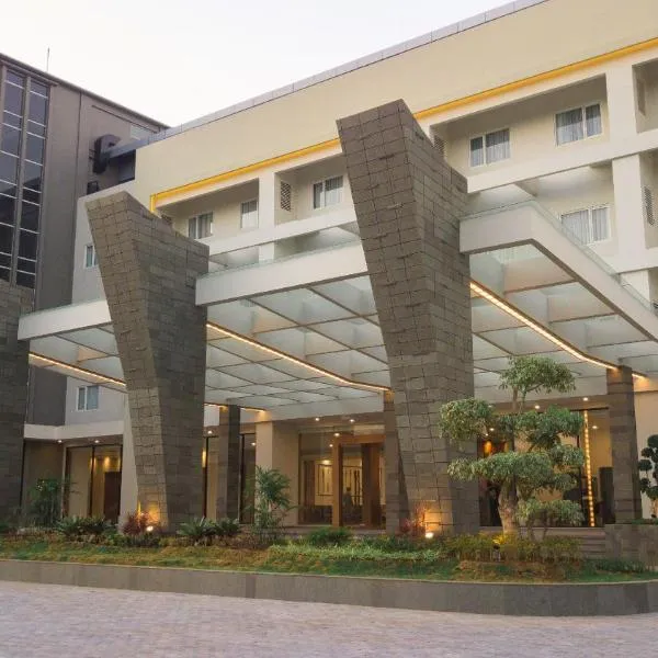 Pollos Hotel & Gallery, hotel di Rembang