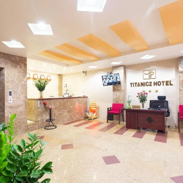 Titanic 2 Hotel, Hotel in Chung Thuy