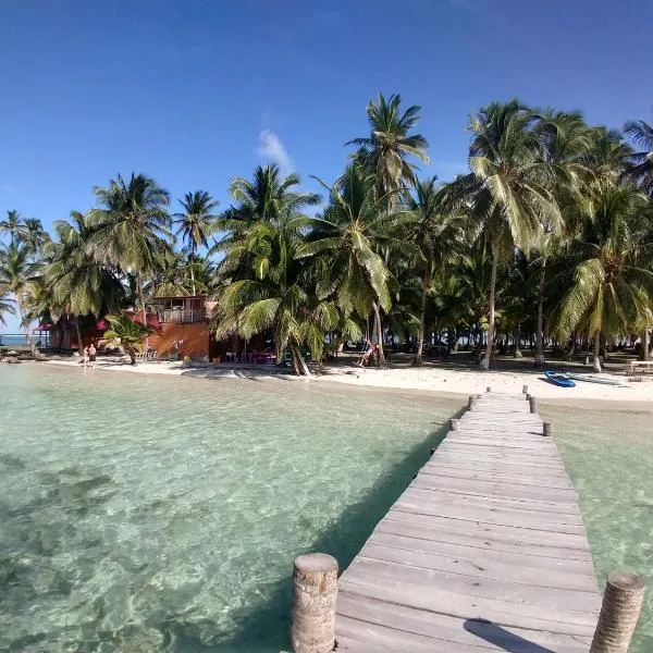 Private Room in San Blas Islands PLUS meals、Waisalatupoのホテル