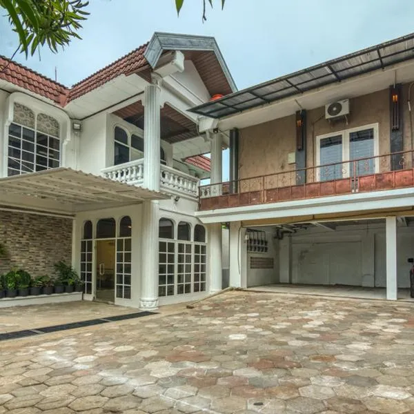 RedDoorz Plus near Akademi Kepolisian Semarang 3, hotel v destinaci Candi