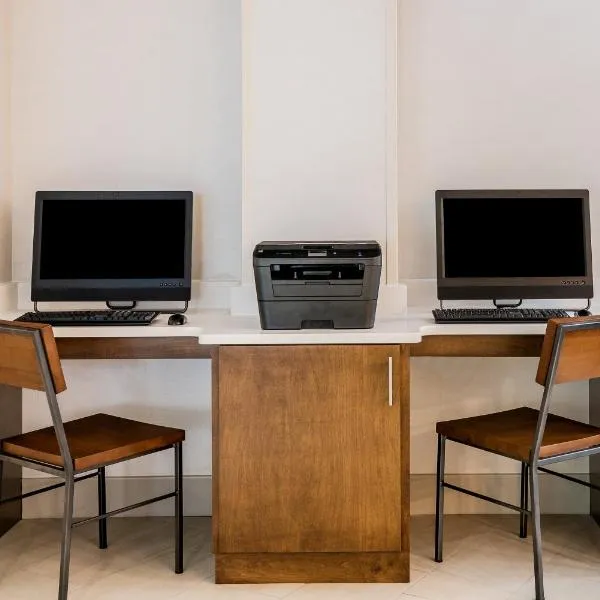 Holiday Inn Express Chapel Hill by IHG, ξενοδοχείο σε Τσάπελ Χιλ