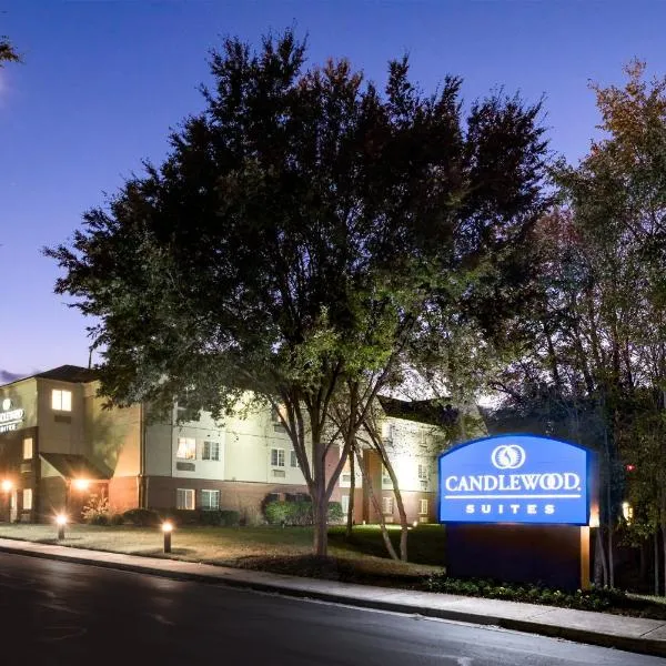 Candlewood Suites Durham - RTP by IHG, hotel di Durham