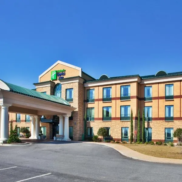 Holiday Inn Express Hotel & Suites Macon-West, an IHG Hotel، فندق في ماكون