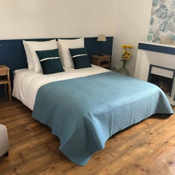 Les Hirondelles, hotel v destinaci Puyoô