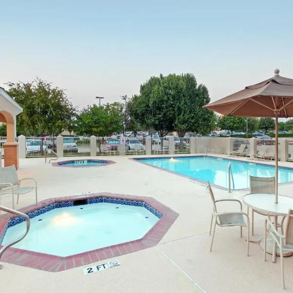 Holiday Inn Express Hotel and Suites DFW-Grapevine, an IHG Hotel, hotel i Grapevine