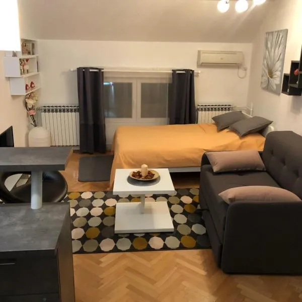 Apartman Ana, hotel a Dušanovac (historical)