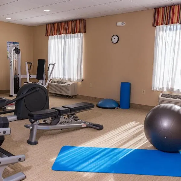 Holiday Inn Express Hartford-Newington by IHG, khách sạn ở Newington