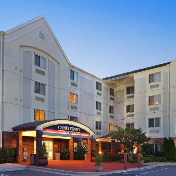 Candlewood Suites West Little Rock, an IHG Hotel, מלון בDouglas Corner
