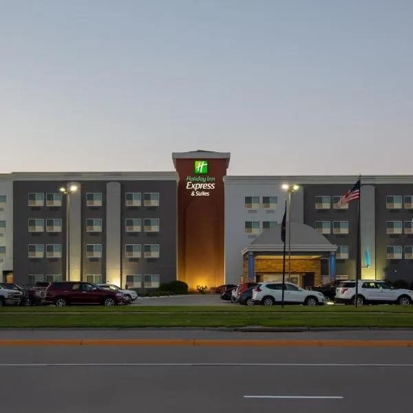 Holiday Inn Express Hotel & Suites Columbus by IHG, hotel in Columbus