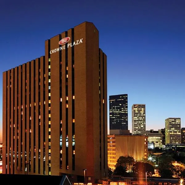 Crowne Plaza Houston Med Ctr-Galleria Area, an IHG Hotel, hotel di Charter Bank Building Heliport