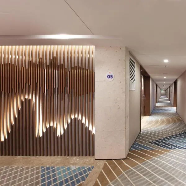 Holiday Inn Express Guilin City Center, an IHG Hotel, hotel in Lingui