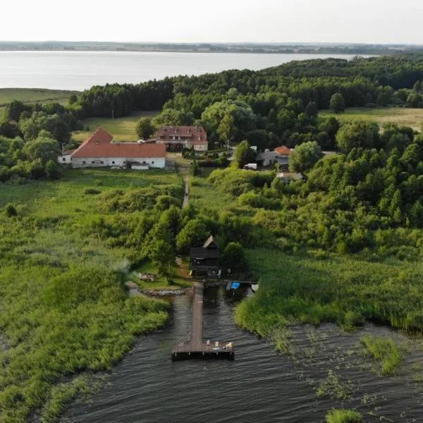 Folwark Łuknajno nad Jeziorem Śniardwy, hotel i Mikołajki