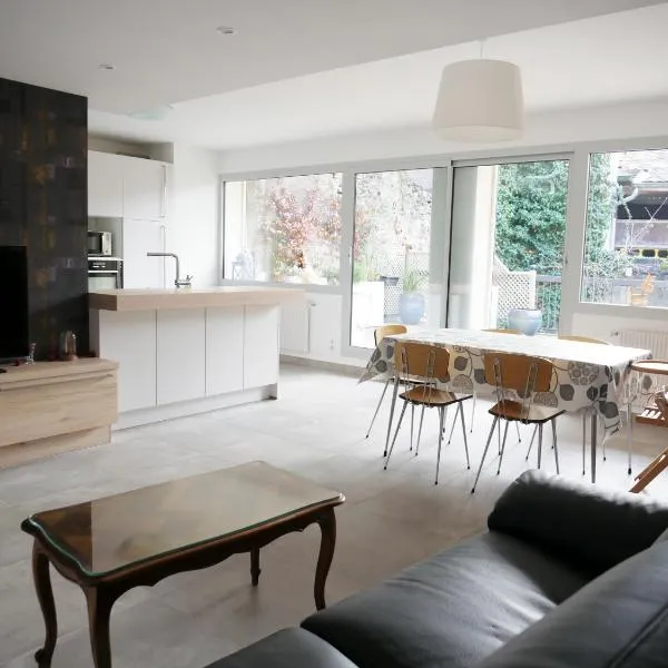 Superbe appartement en centre ville avec terrasse, ξενοδοχείο σε Thonon-les-Bains
