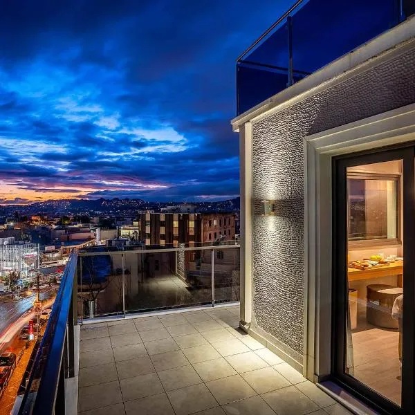 CHROMA FASHION ROOMS & APARTMENTS, hotel in Athens