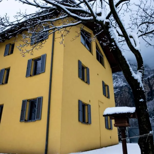 Agriturismo La Casa Gialla, hotel v destinaci Romagnano