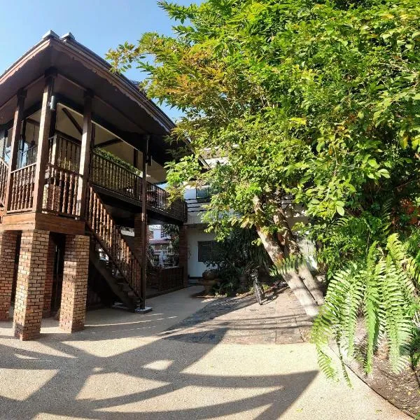 Sarah Guest House: Chiang Mai şehrinde bir otel