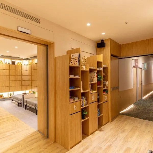 Hub Hotel Taoyuan Airport HSR Station - photo 2
