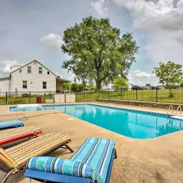 Charming Berger Apt on 42-Acre Farm w/ Pool Access, hotel em Berger